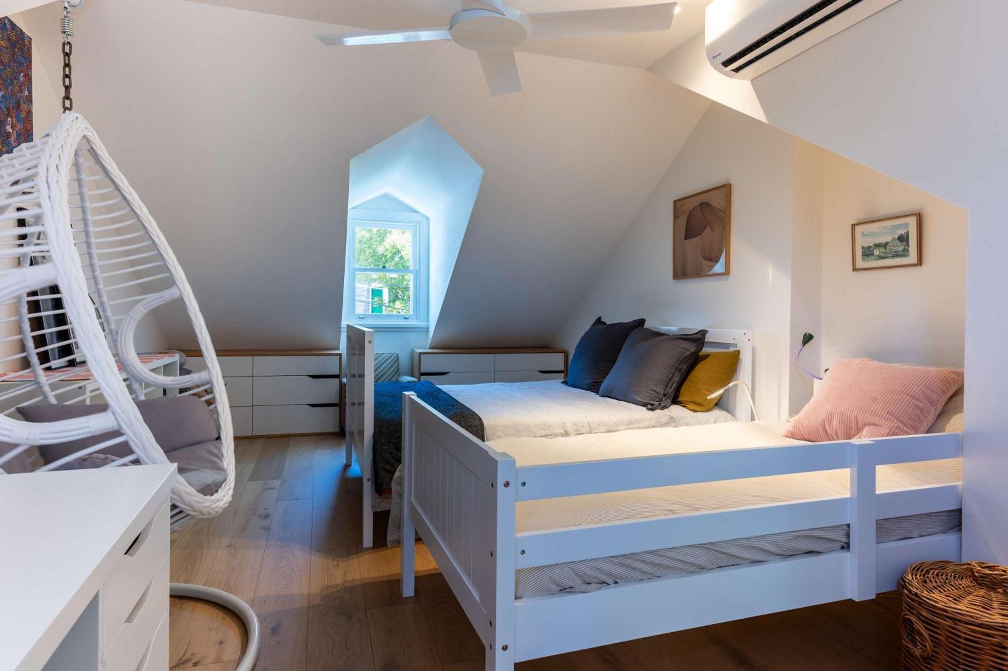 Stylists Light-filled Newtown Family *